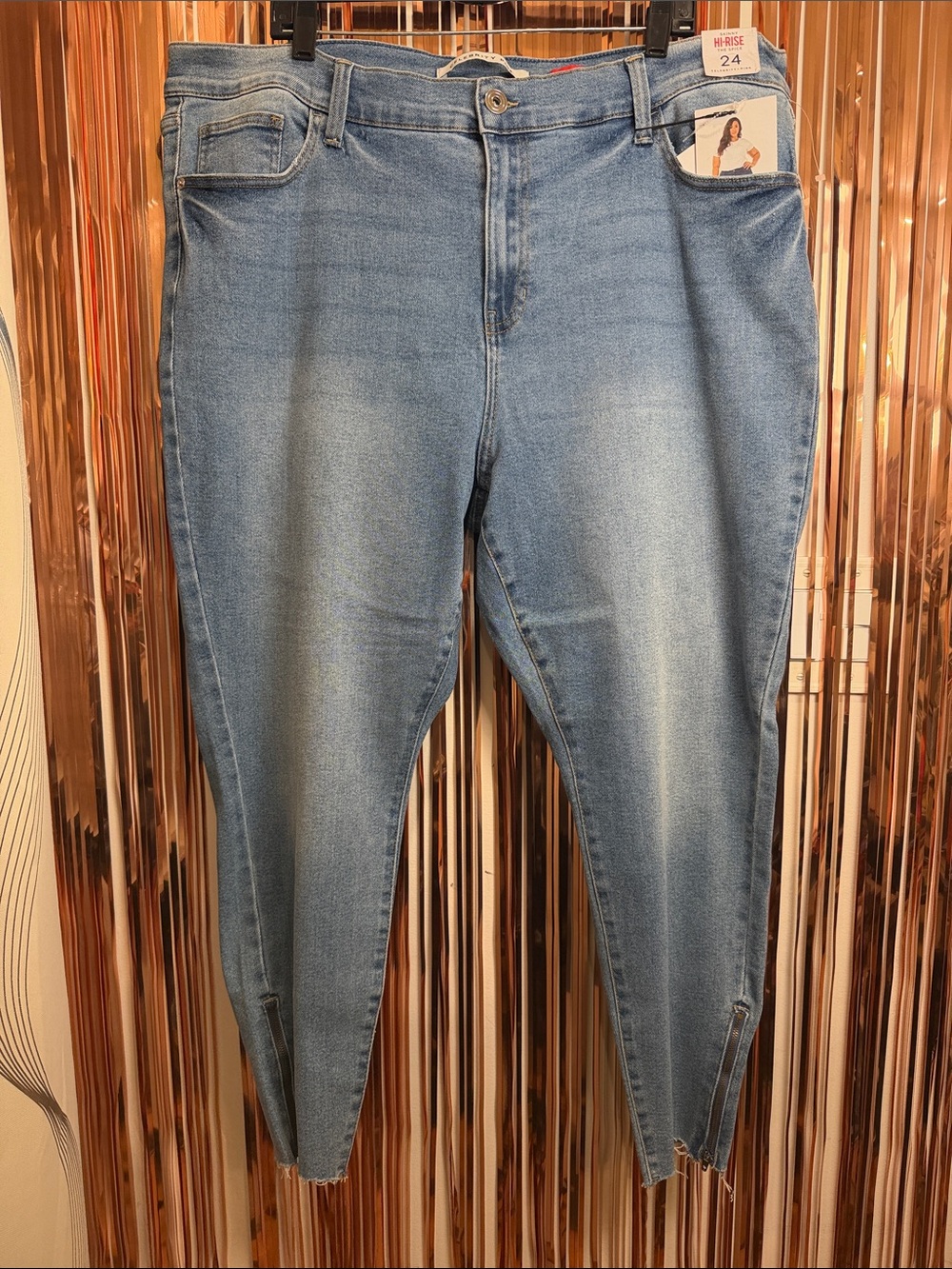 Celebrity Pink Light Wash High Rise Cropped Ankle Jeans